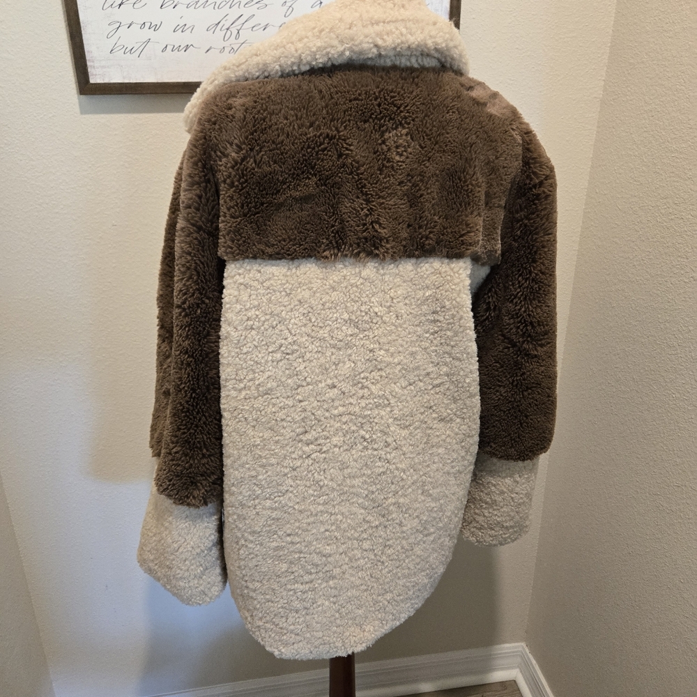 Women's Colorblock Sherpa Jacket - Picture 9 of 14